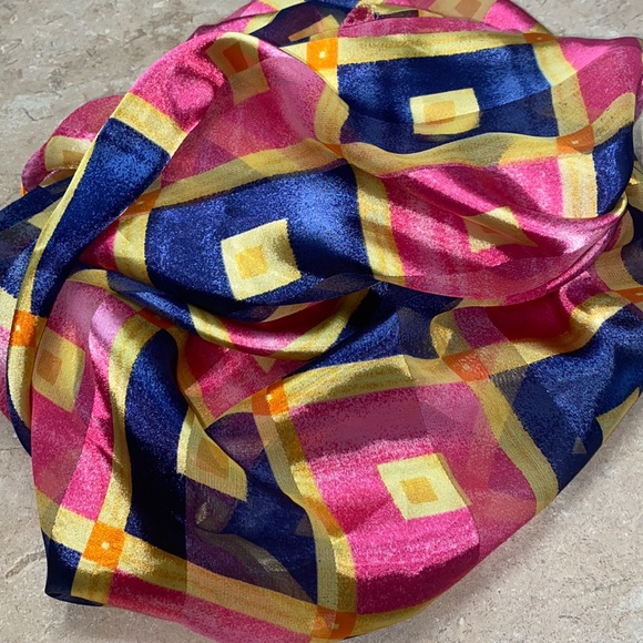 Accessories - Beautiful satin square scarf